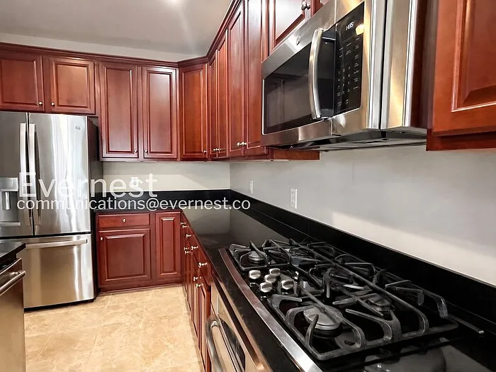3 bed, 2.5 bath, 2133 sqft, $2,750 — Photo 4