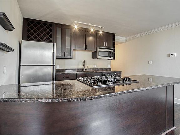 5th image of 700 E 8th St #11e & 11f