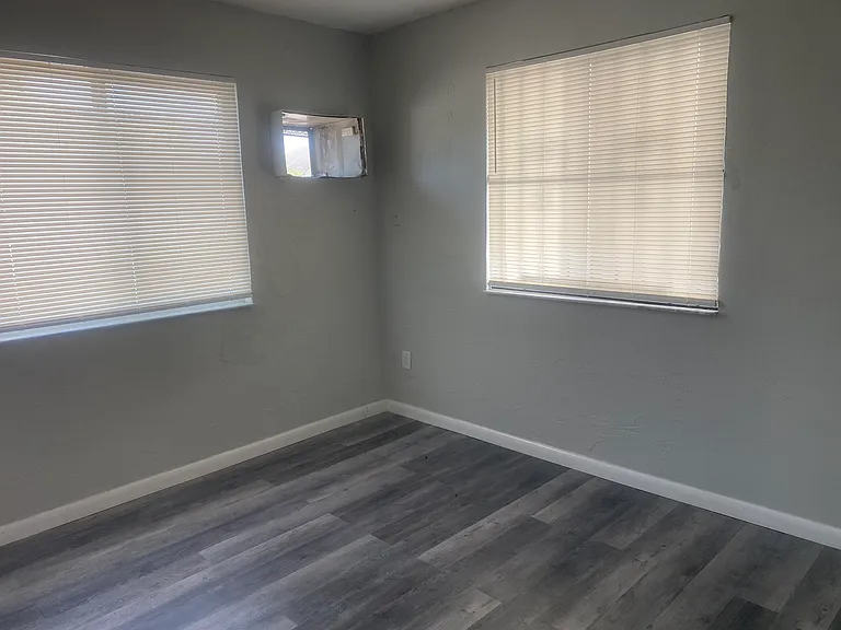 200 NW 17th St #202 — Photo 5