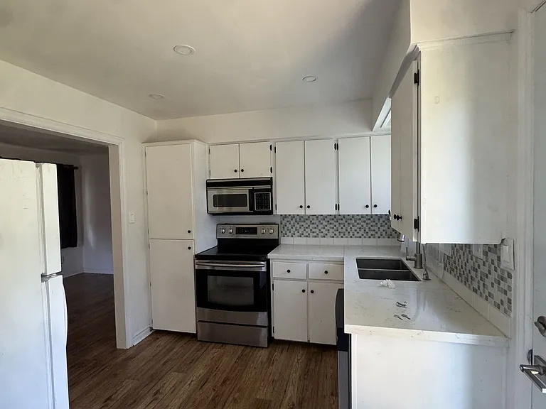 51 Windsor Dr — Photo 4