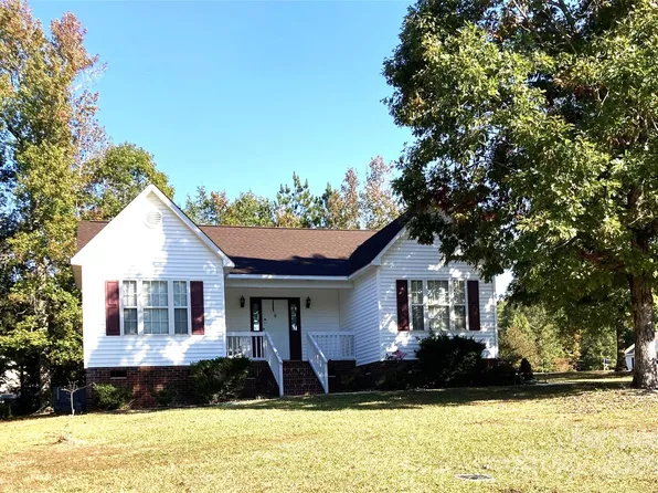 3002 Setters Ln, Lancaster, SC 29720