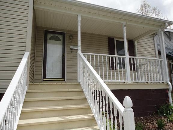 2nd image of 421 W Poplar St