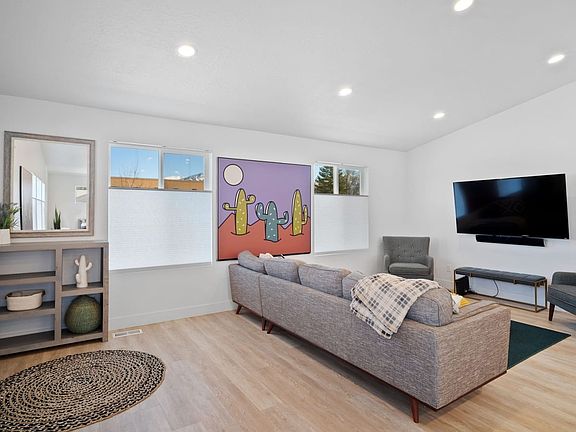 3rd image of 194 E Sunset Ave