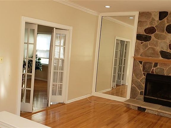 5th image of 33 Stratford Dr
