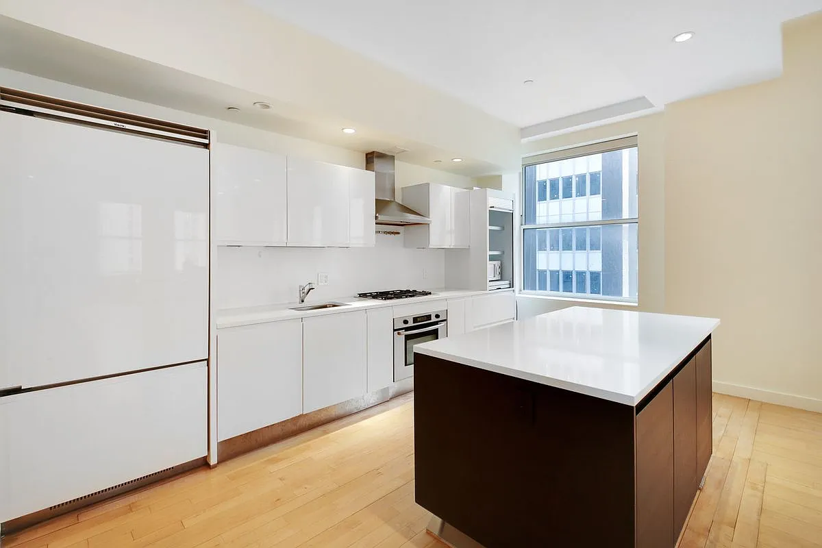 15 Broad St APT 1410 photo 1