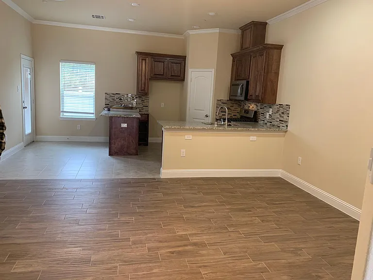 1703 Leann Ln — Photo 10