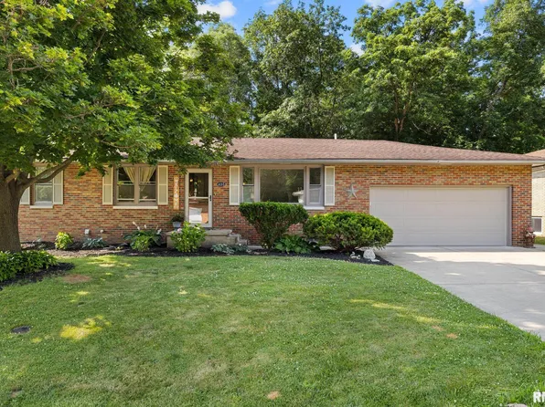 425 Neumann Dr, East Peoria, IL 61611