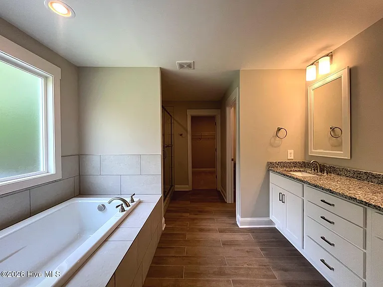 404 Endicott Ct — Photo 28