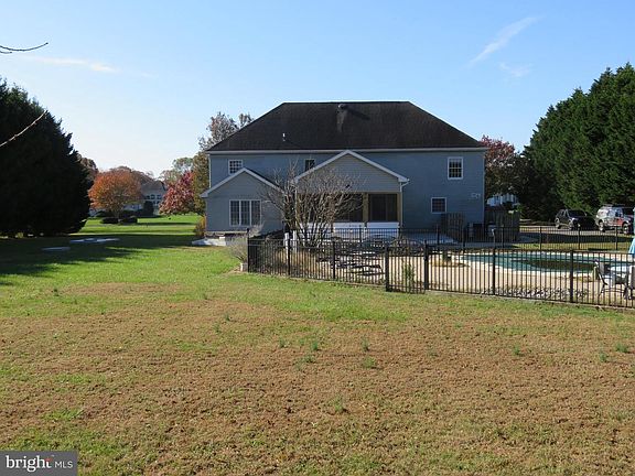 5th image of 27 Bridle Ridge Cir