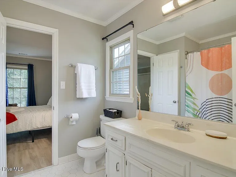 705 Beacon Hill Ln — Photo 16