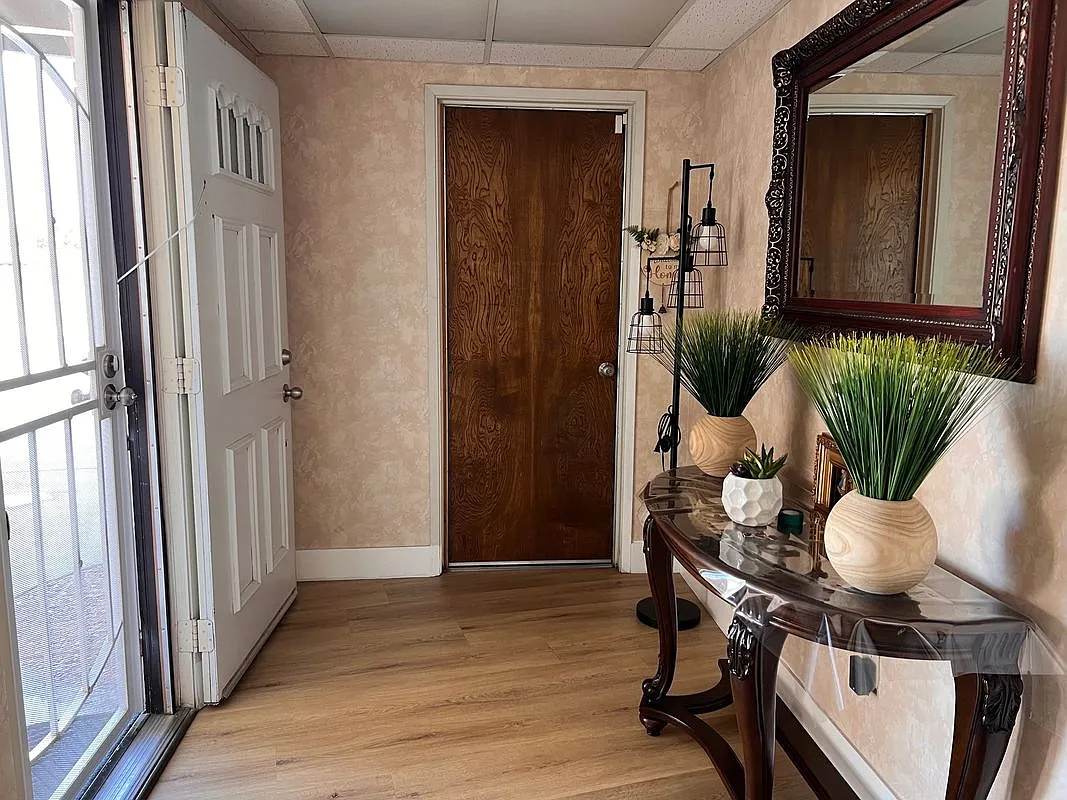 3 bed, 2.0 bath, 1410 sqft, $2,000 — Photo 4