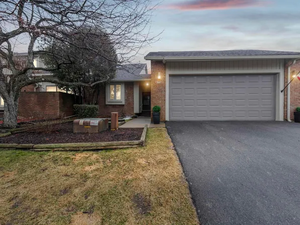 5605 Hillcrest Cir W, West Bloomfield, MI 48322