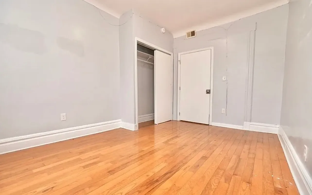 3 bed, 1000 sqft, $1,800 — Photo 2