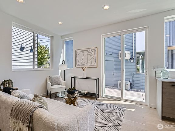 4th image of 8471 Seward Park Avenue S
