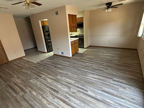 3rd image of 832 Lee Ln