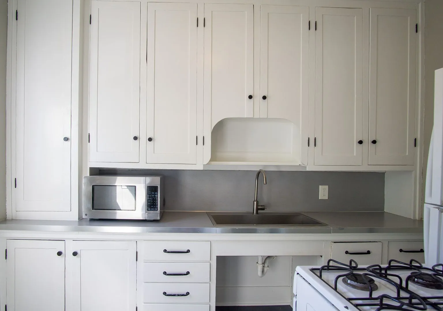 Studio W/Vintage Touches, Modern Upgrades + Free Laundry! — Photo 1