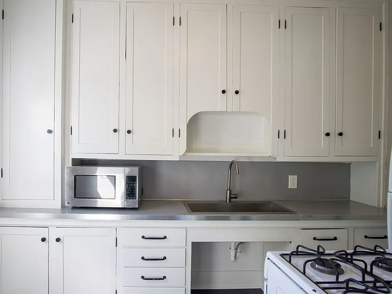 7437 N Saint Louis Ave #3 — Photo 1