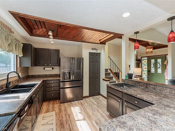 5th image of 8543 Greenbriar Dr