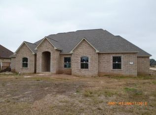 720 Rustic Oaks Dr, Angleton, TX 77515
