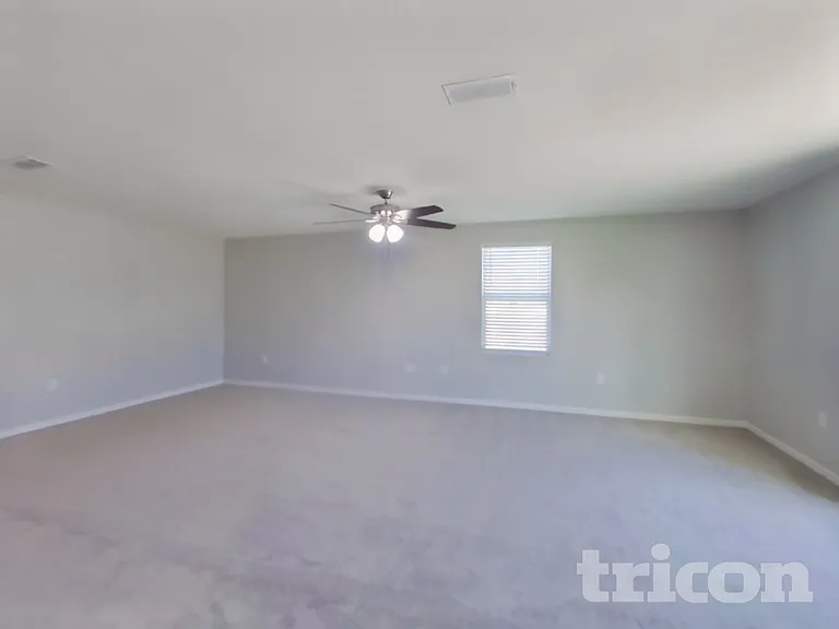2210 Pebble Point Dr — Photo 2