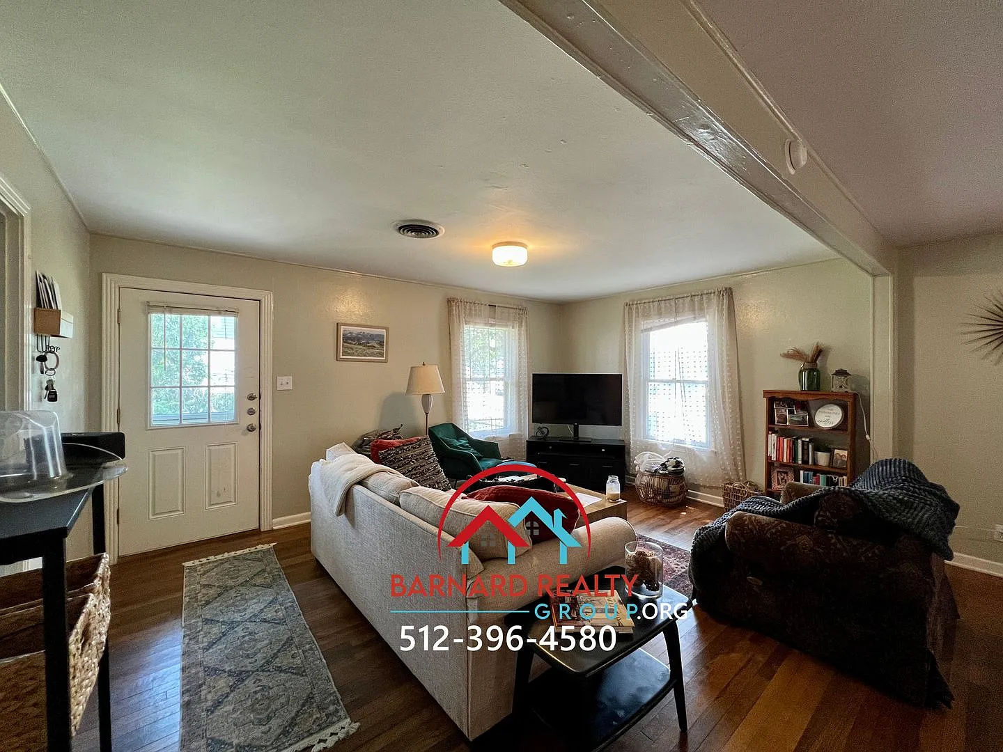 Available Now: 1950's Home Walkable to Texas State — Photo 4