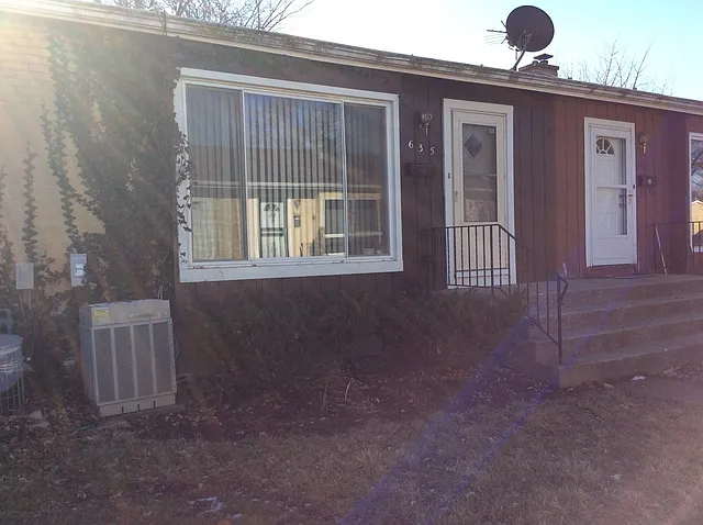 635 Nelson Ln photo 1