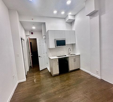 4th image of 264 Newbury St Suite 1