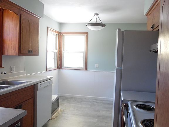 3rd image of 2042 Villard Ave