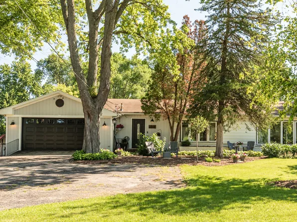 1212 Algonquin Rd, Fox River Grove, IL 60021