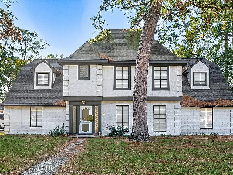 3815 Fernglade Dr — Photo 2