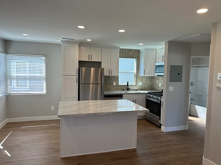 4384 Swift Ave — Photo 2