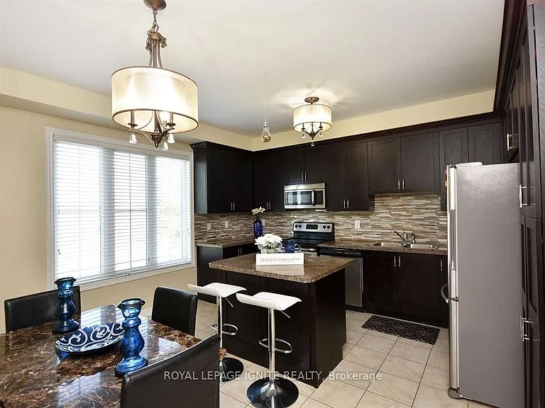 40 Cedar Lake Cres — Photo 11