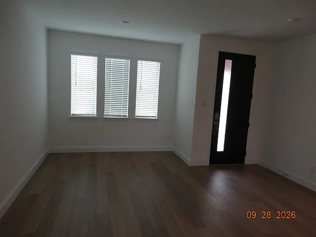 4 bed, 1882 sqft, $2,300 — Photo 2