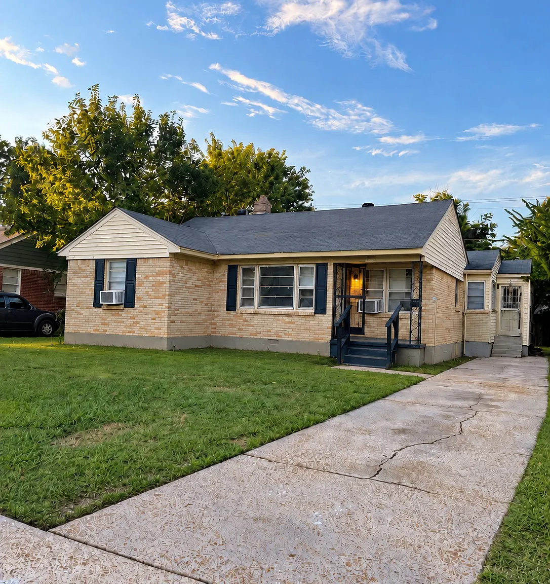 3 bed, 1.5 bath, 1800 sqft, $1,300 — Photo 1