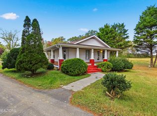 1438 W Hunt Rd, Maryville, TN 37801