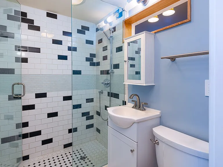 8111 Santa Ana Rd — Photo 4