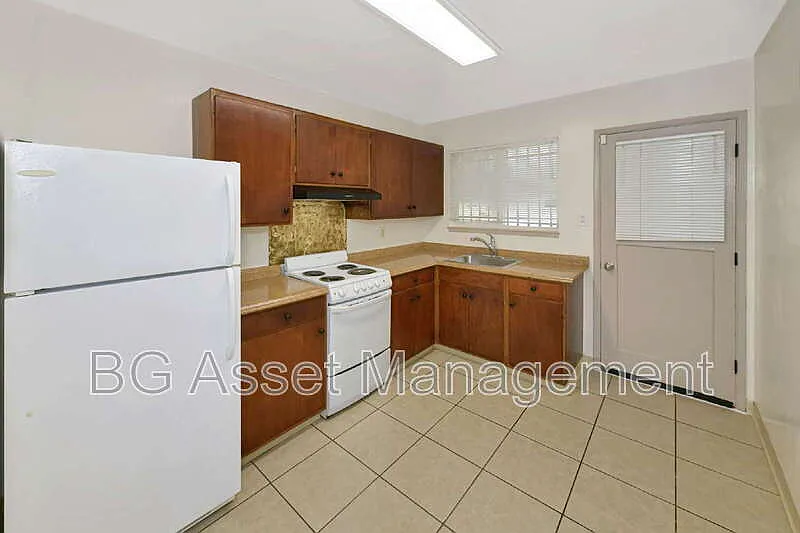2 bed, 1.0 bath, $2,175 — Photo 2