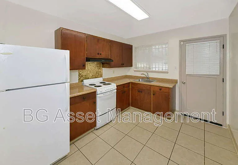 8049 Greenridge Dr #26 — Photo 2