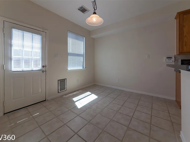 2943 Meadowglen Crst — Photo 10
