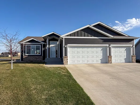 601 27th Ave W, West Fargo, ND 58078