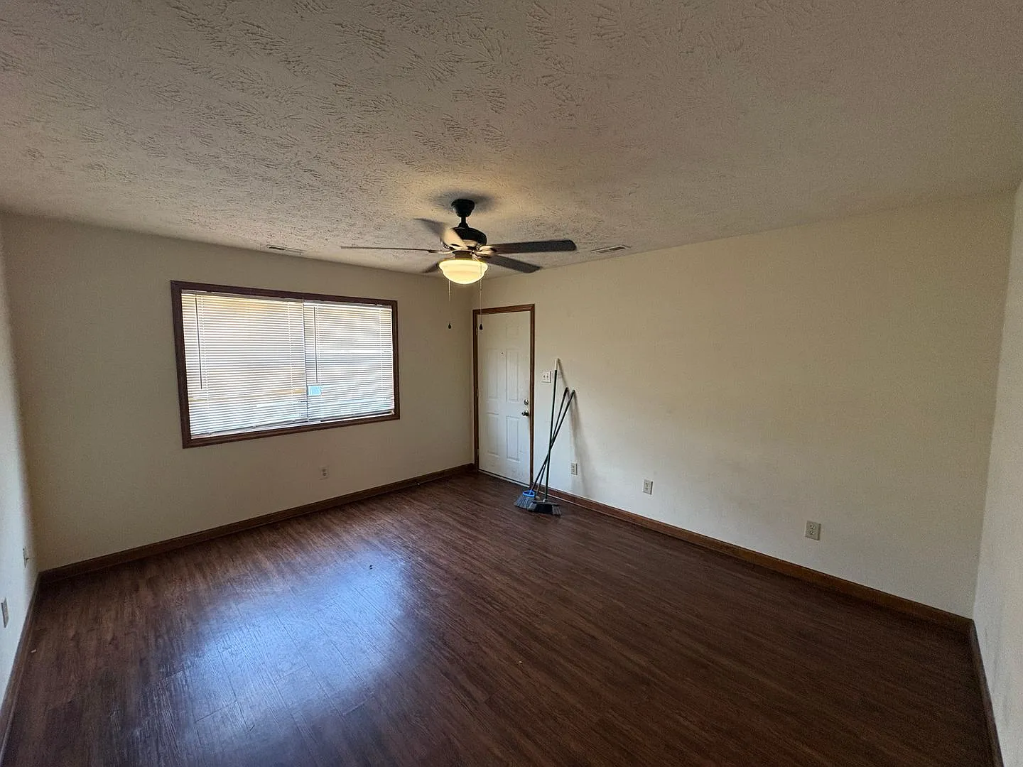 2 Bedroom In The Heart Of Hope Mills! — Photo 4
