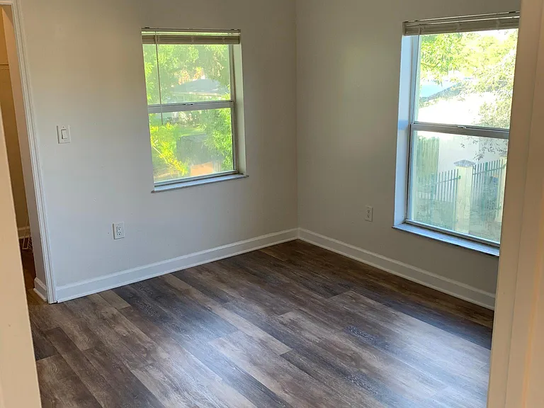 1606 Avenue D — Photo 11