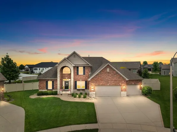 4015 Rockledge Rd, Bloomington, IL 61705