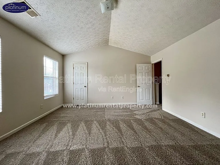 5687 Windfall Ln — Photo 8