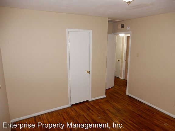 3rd image of 2767 Waverly Ave APT 4