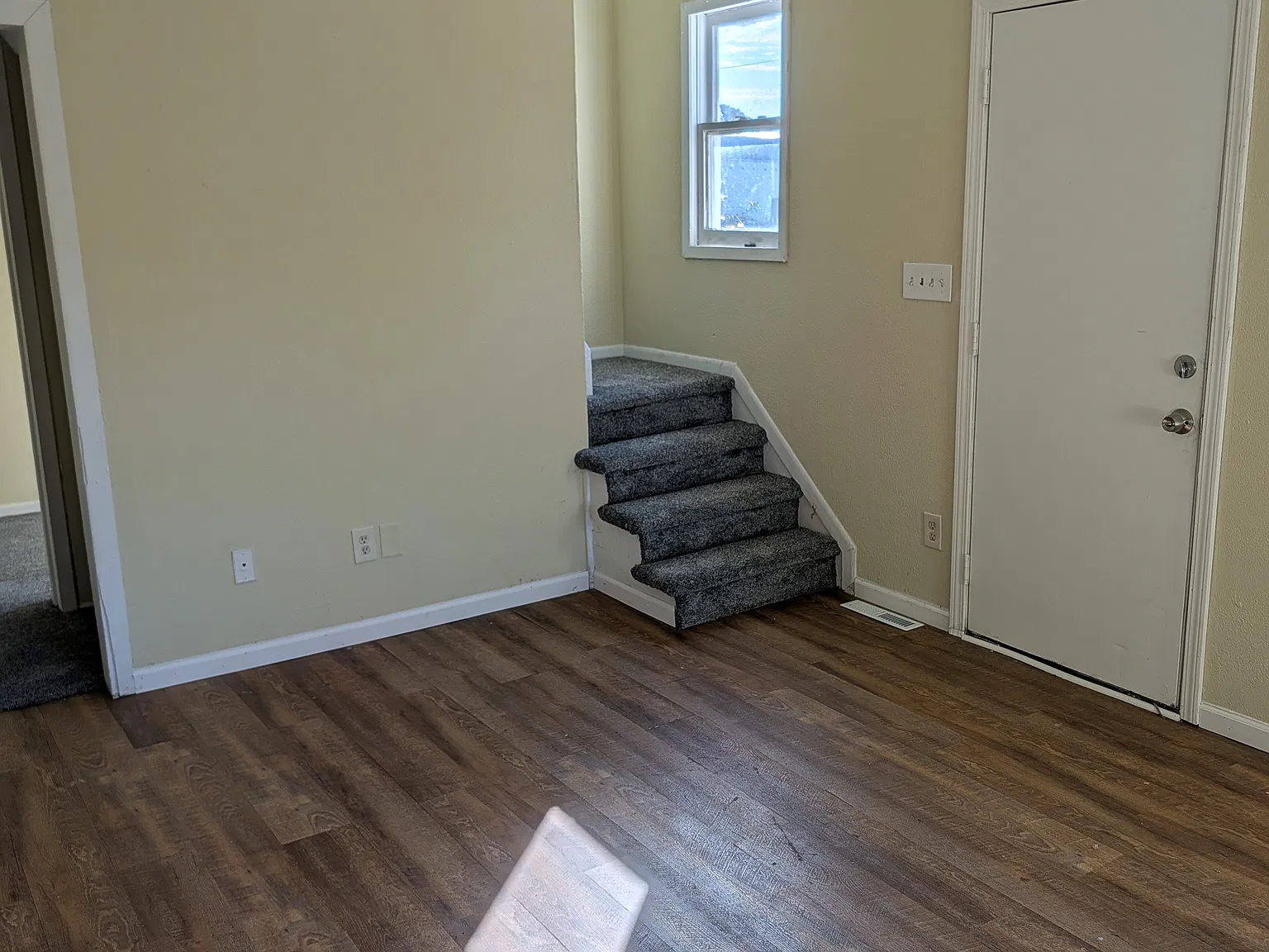 3 bed, 1000 sqft, $1,400 — Photo 4