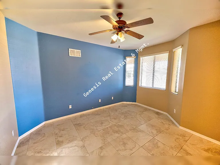 606 W Woodfield Ct — Photo 18