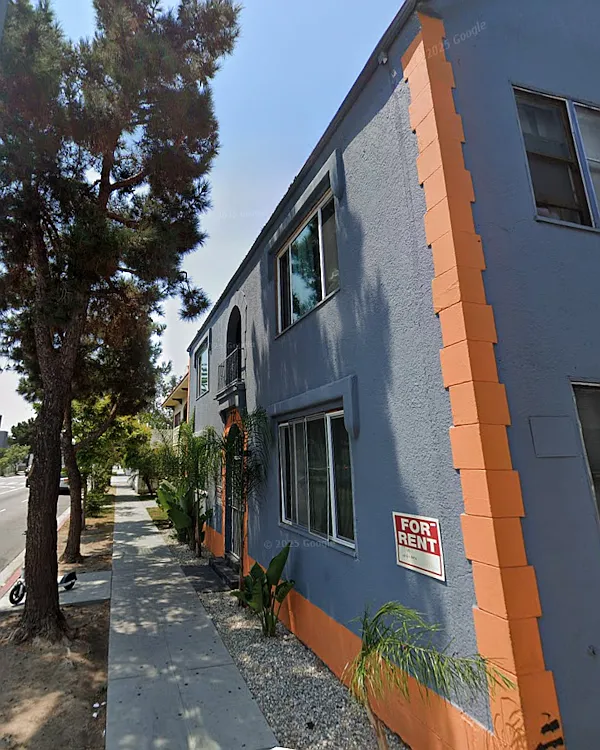 721 E 7th Street — Photo 2
