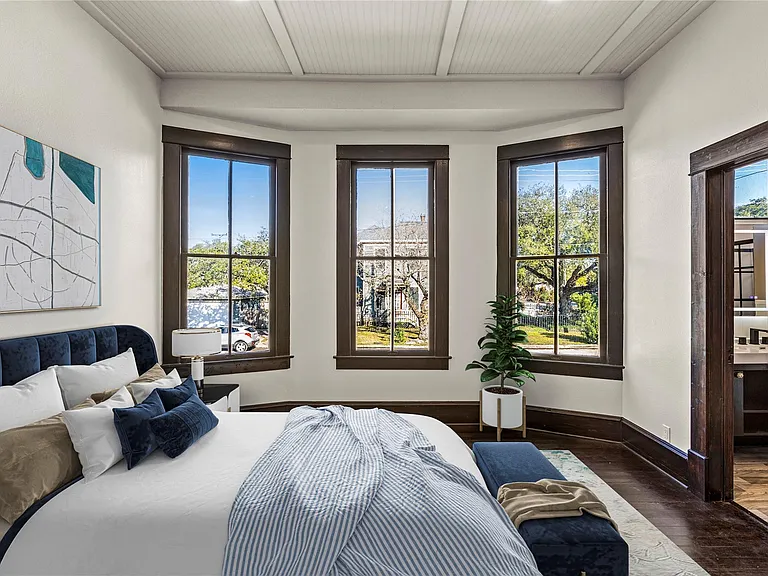 3902 Bernardo De Galvez #B — Photo 16