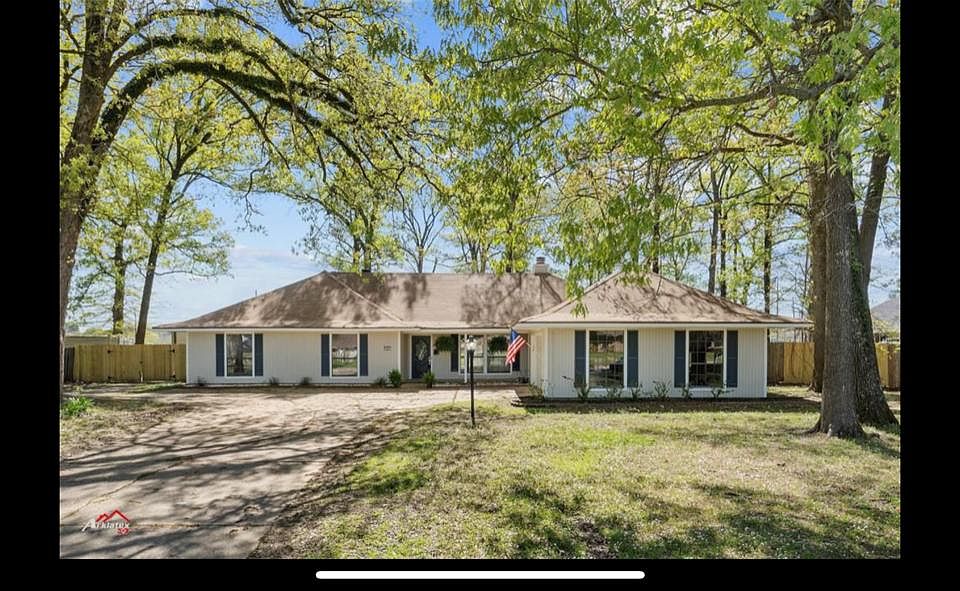 1st image of 16 Woodfern Ln